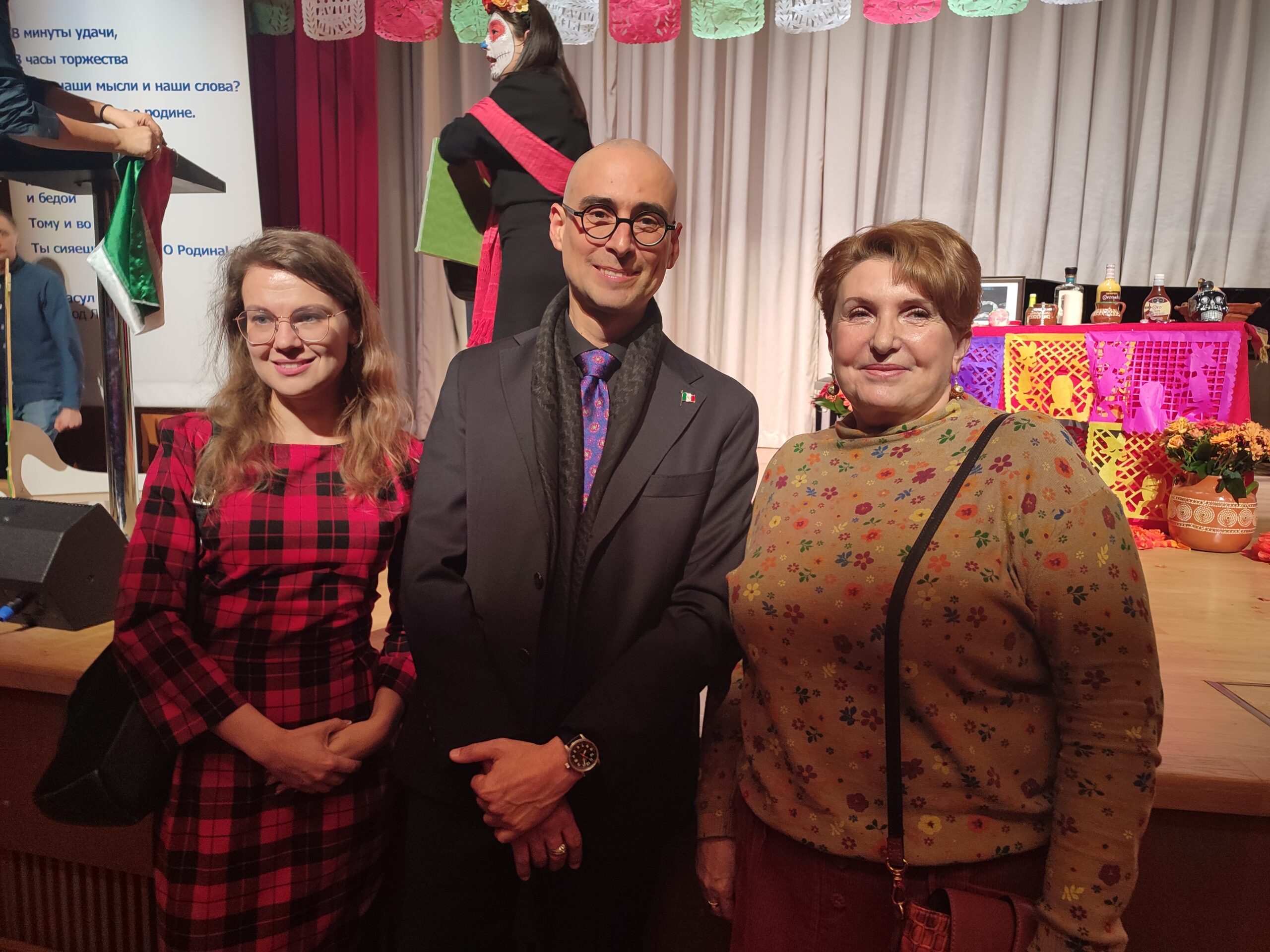 外语学院教师参加了在M.I. Rudomino外国文学图书馆举行的“墨西哥文化月节”开幕式